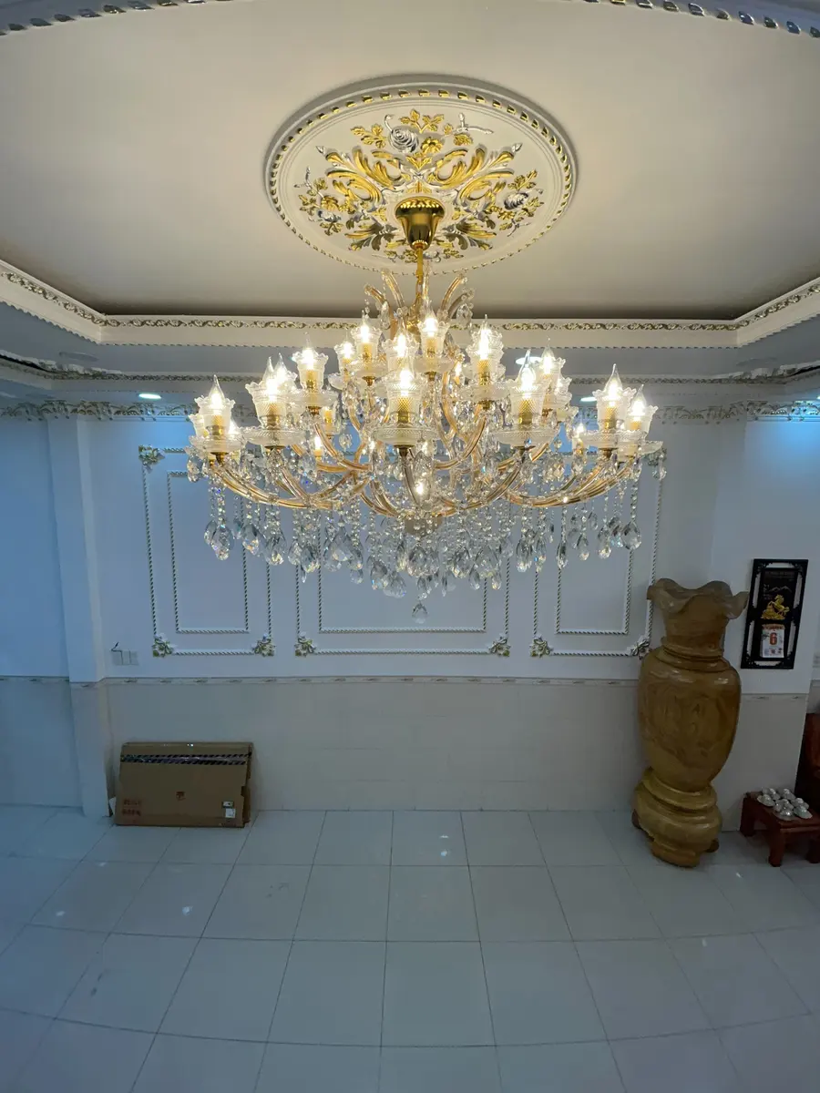 Đèn chùm pha lê nến phòng khách lớn tại Đồng Nai